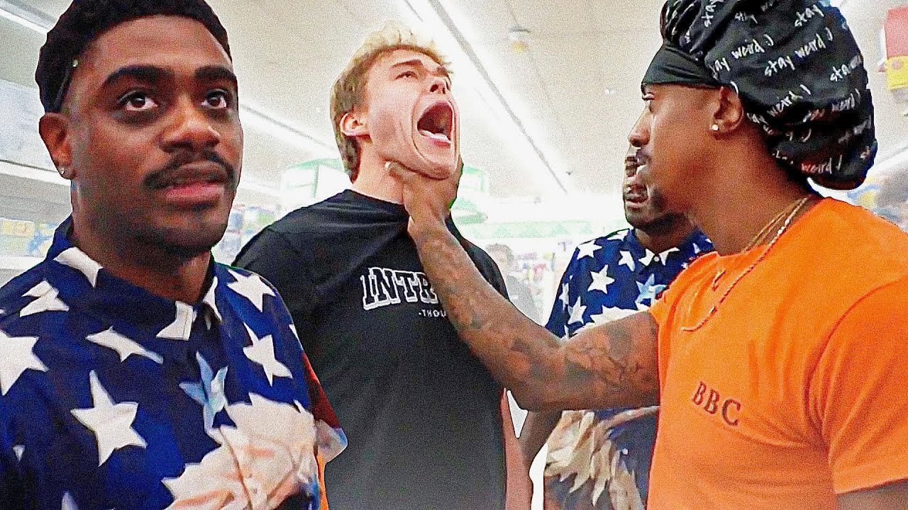 Screaming in Stores Prank!