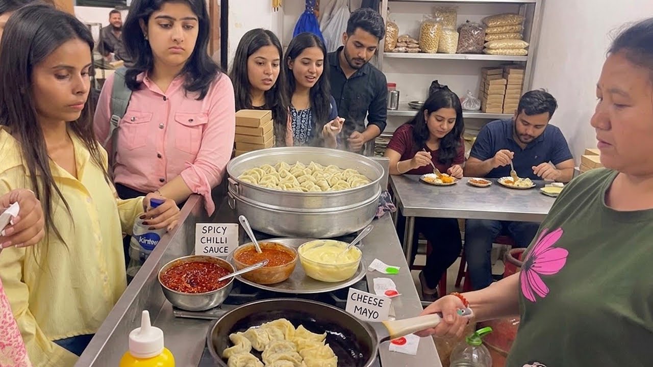 India's best momo chef from Tibet | Street food of India | Tibetan momos