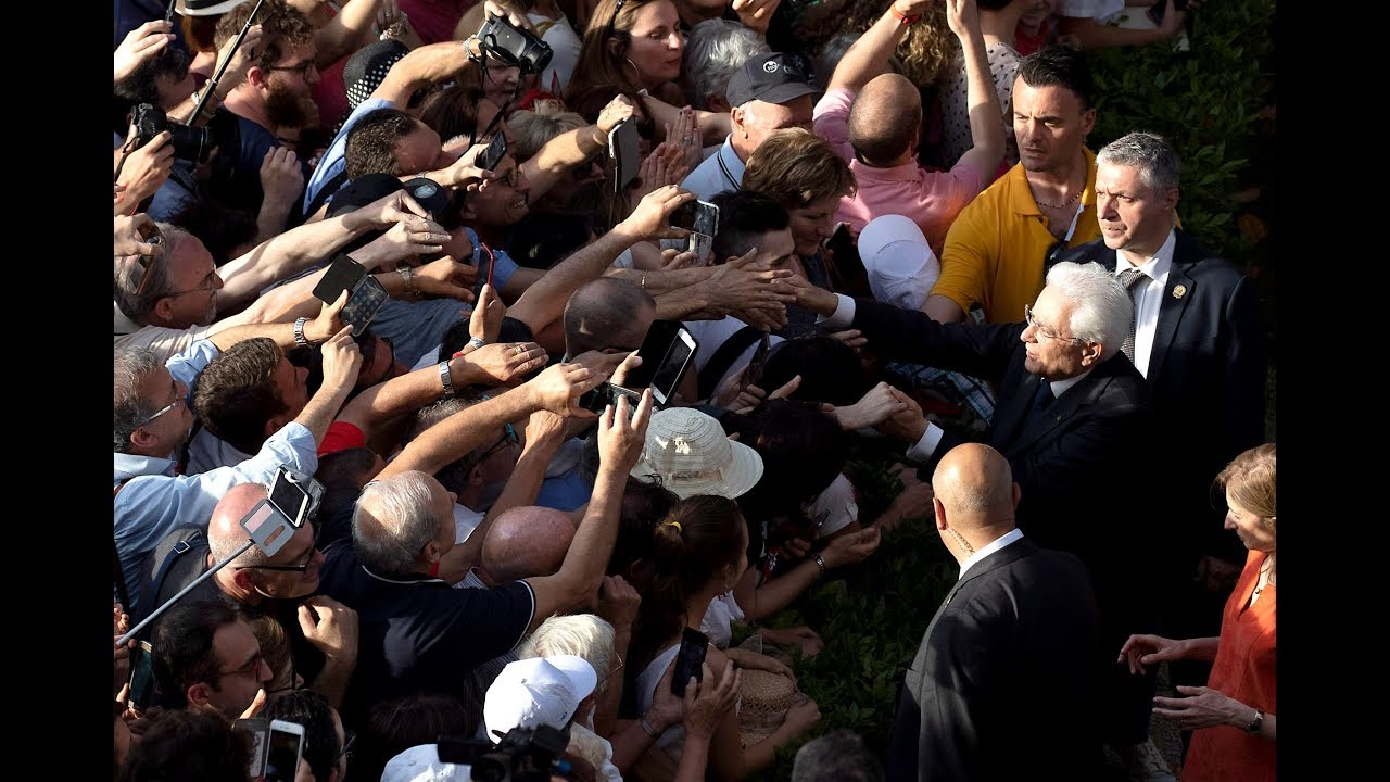 Festa della Repubblica: il Presidente Mattarella saluta la cittadinanza nei giardini