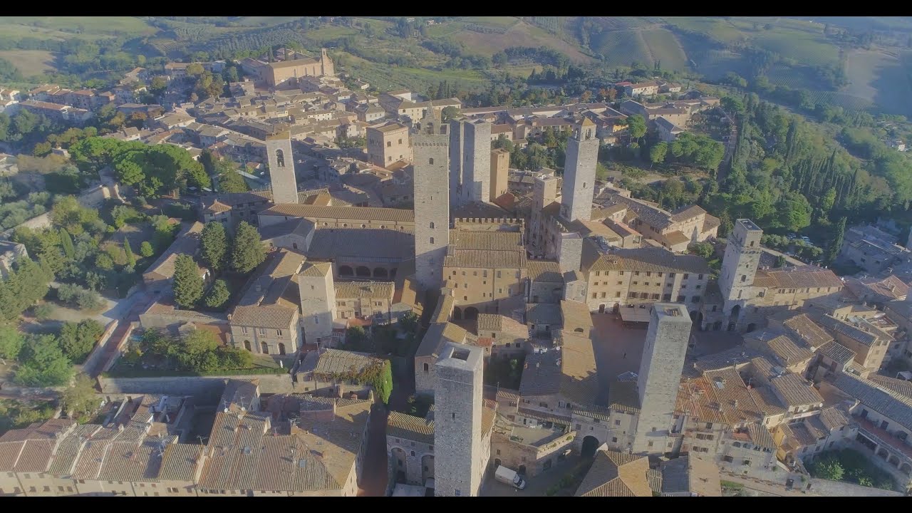 San Gimignano, Tuscany - Ultra HD Aerial view of the Historic Centre in 4 K in Toscana