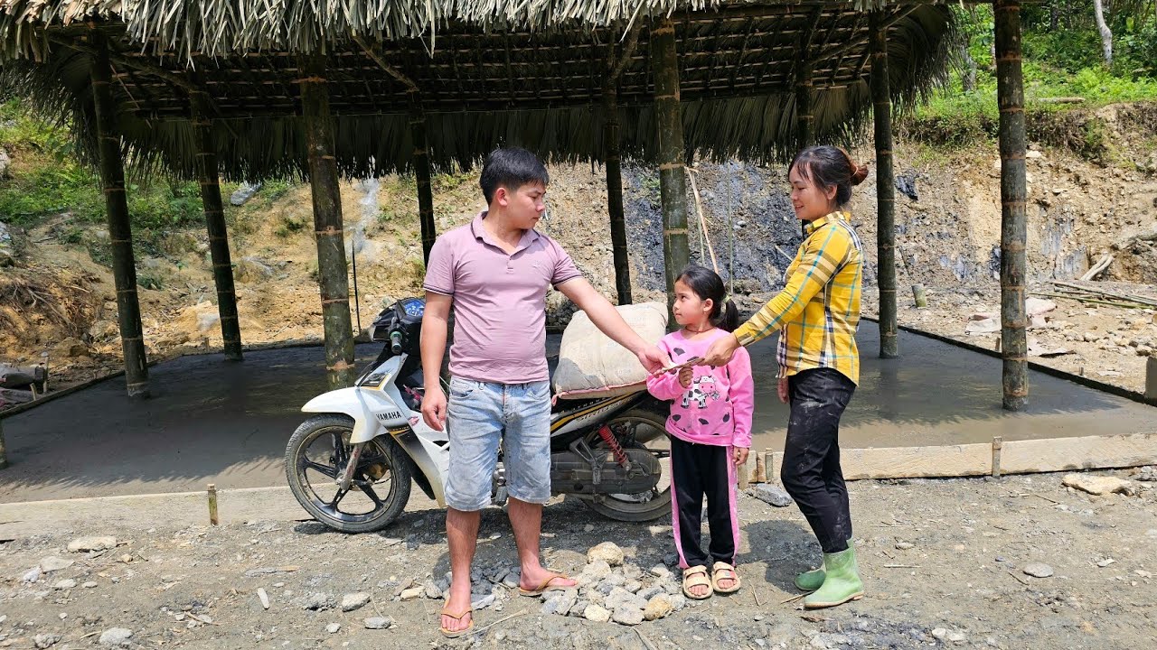 The process of pouring cement concrete floors - completing the bamboo house on my farm.