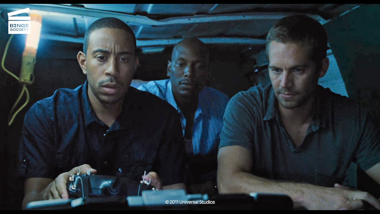 Fast and Furious 5 : Explosion des toilettes de la station de police CLIP HD