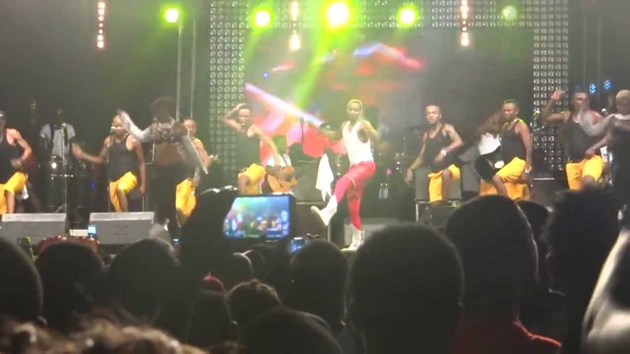 Fally Ipupa Hustler Is Back And Original Concert à Abidjan 2013 (Bonne Qualite)