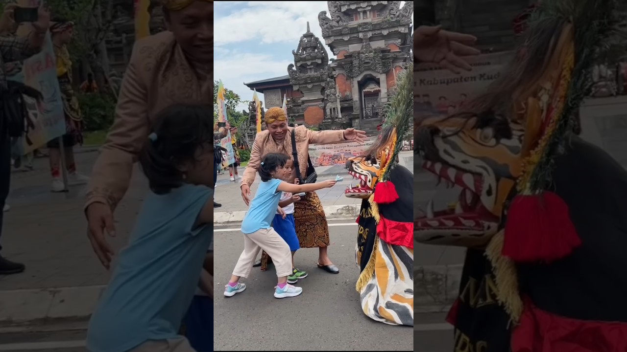 sawer barongan#shorts #barongan #reog #tmii #pasarrakyat #fyy #fyou #atraksi #fyp #kesenian #barong