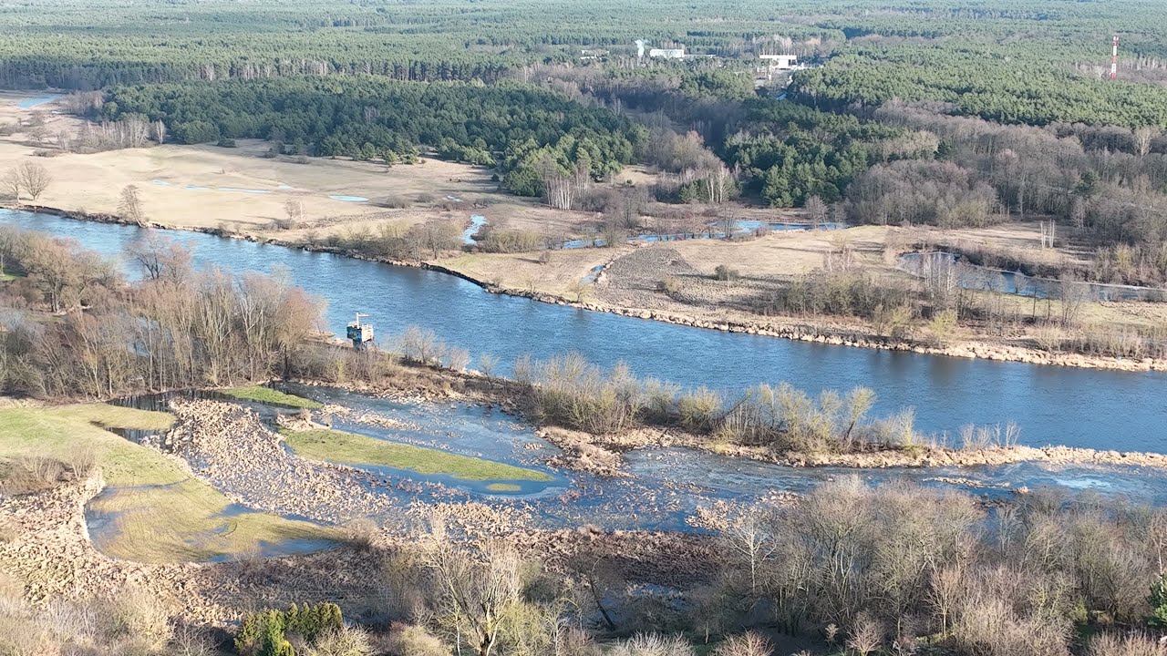 R&oacute;żan z lotu ptaka, most drogowy nad rozlewiskiem Narwi