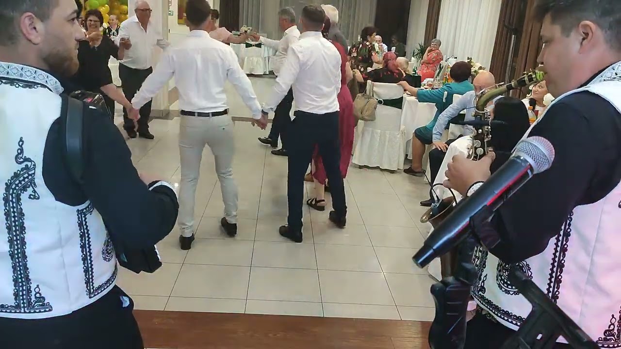 Colaj frumos de sârbe...Formatia UNIVERS din Bacău 0749/346585