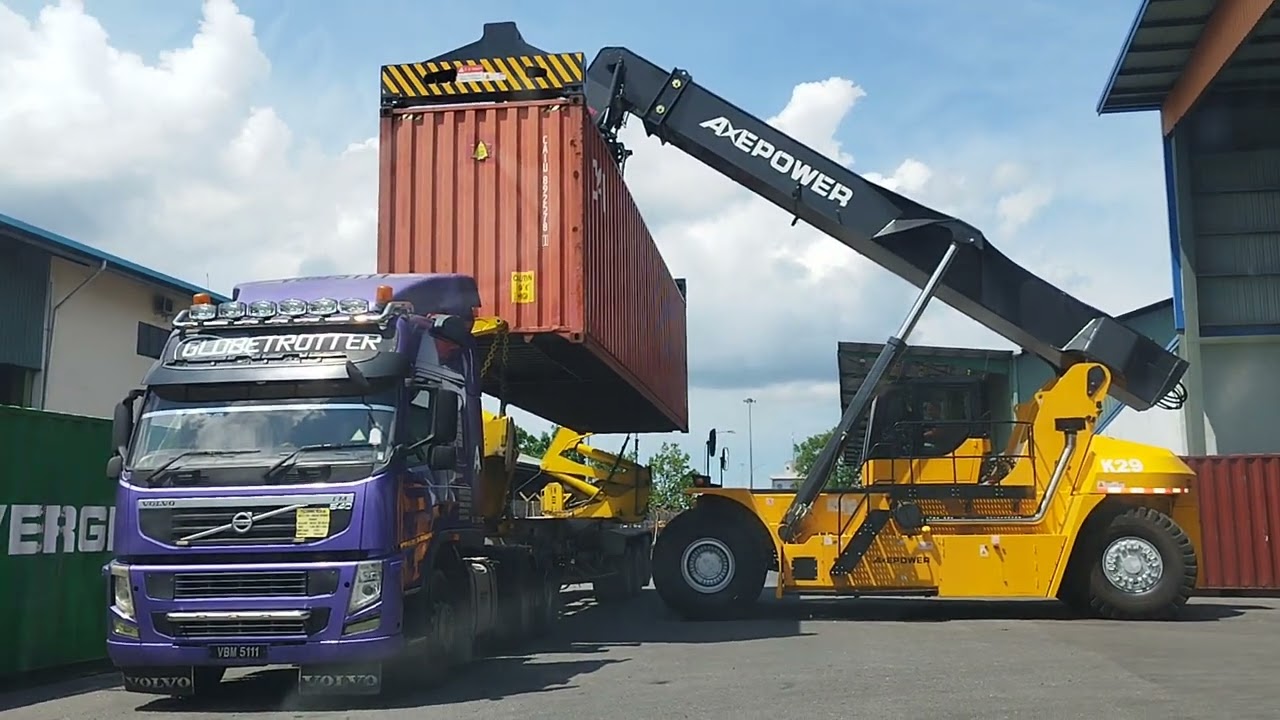 The customer in sent a video of the machine at work and highly praised the AXEPOWER Reach Stacker.