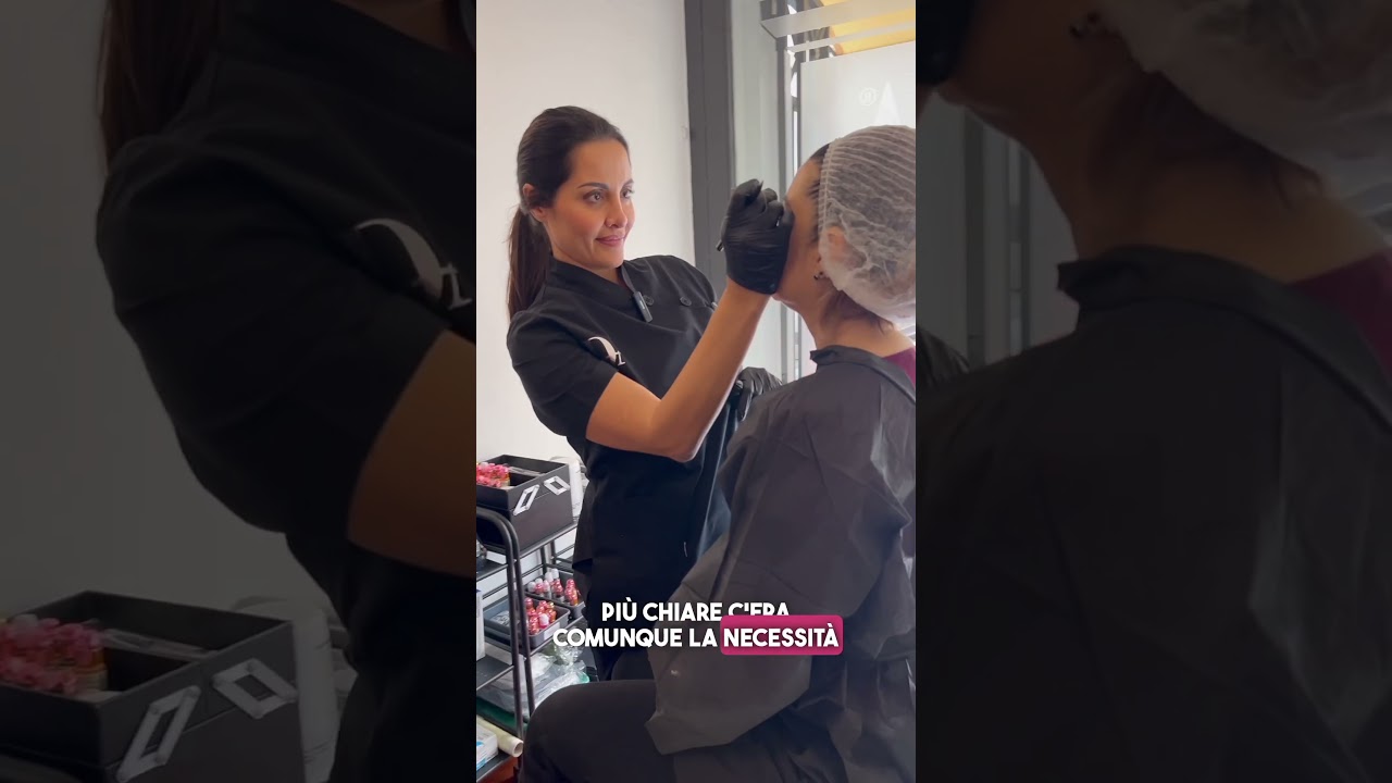 Il ritocco di queste sopracciglia tatuate effetto naturale ti lascerà a bocca aperta!