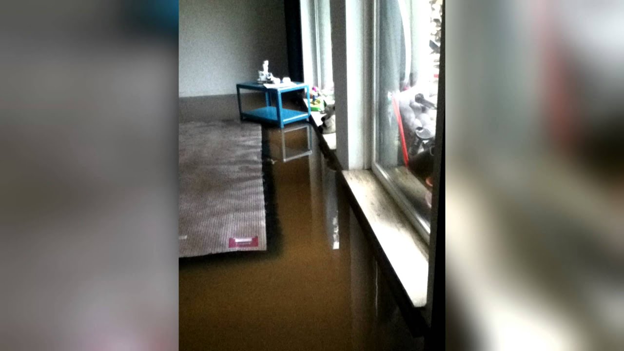 Bewoners Mierlo niet blij met zwembad vol rioolwater in huis