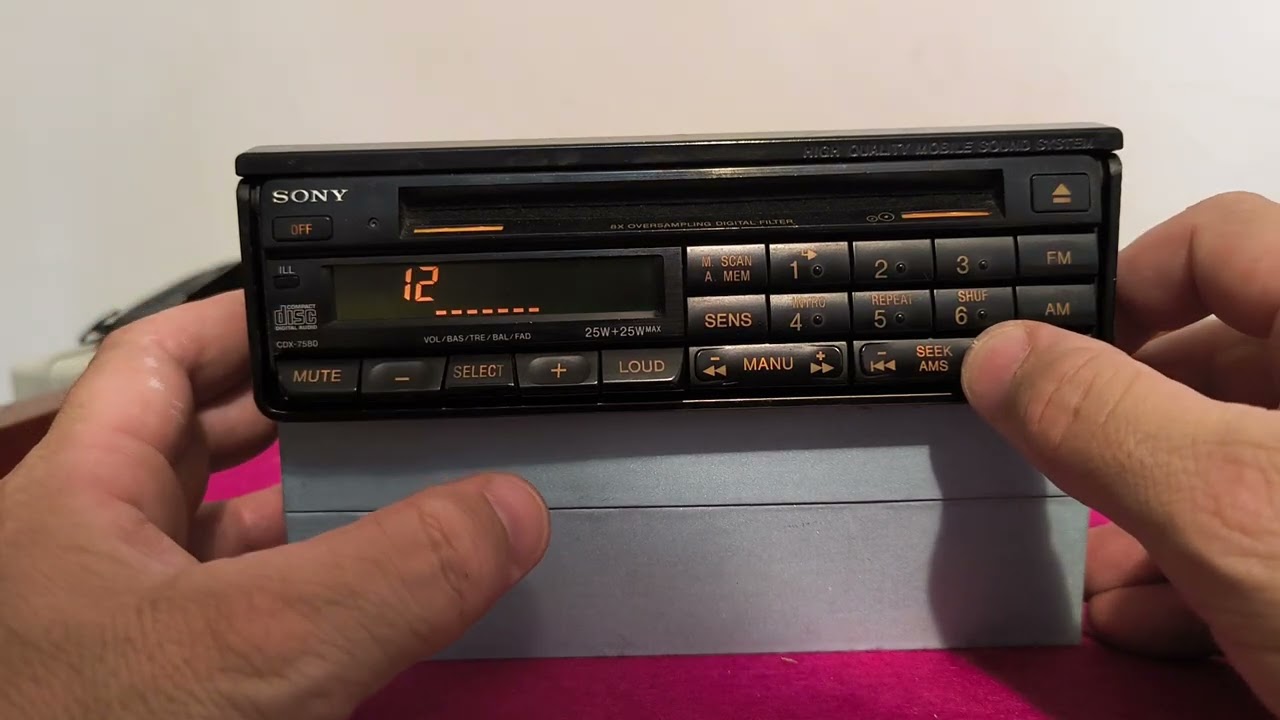 Sony CDX 7580 - Old School Car Play