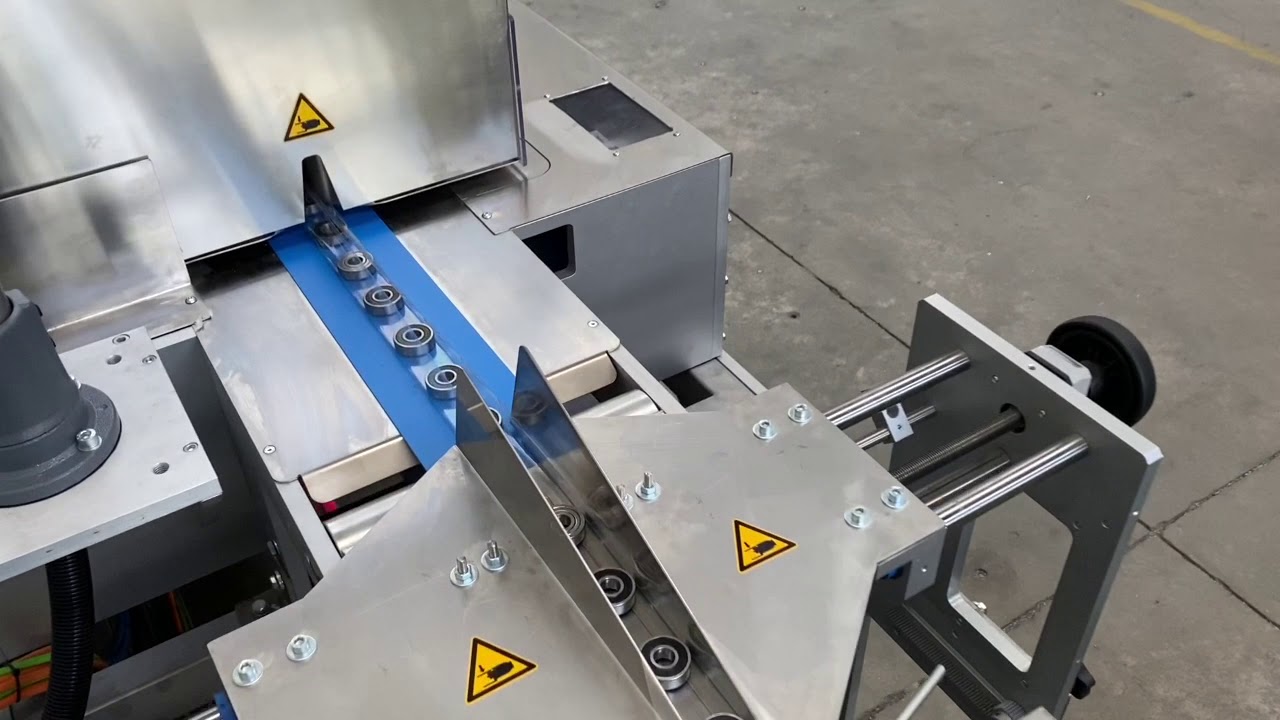 BP-008S Flow Pack machine for small bearings. Speed up to 70pc/minute.