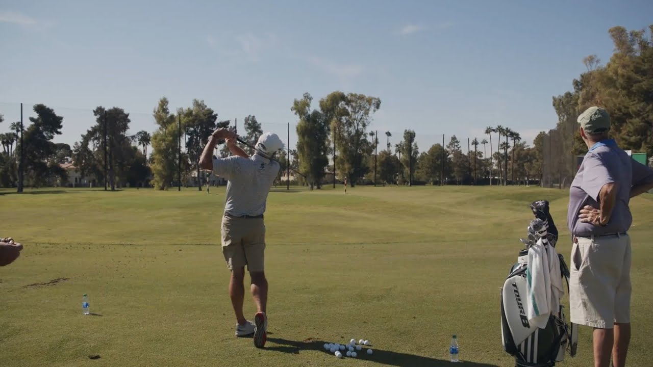 Fred Couples warms up with new clubs a week before the Masters