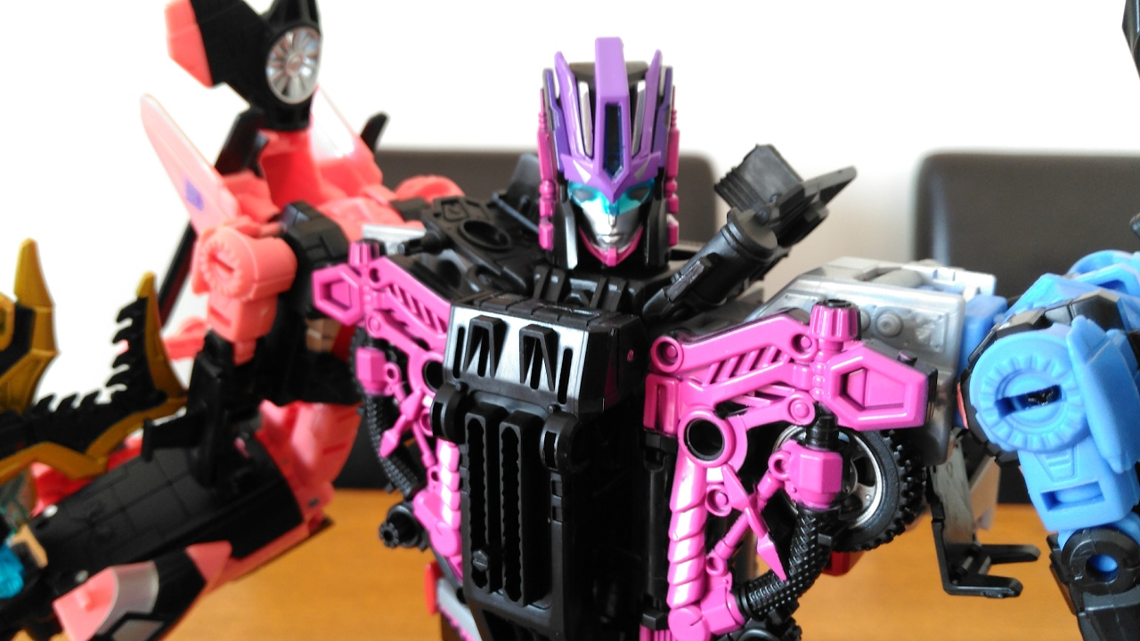 Unite Warriors Megatronia - Combiner Transformers Review