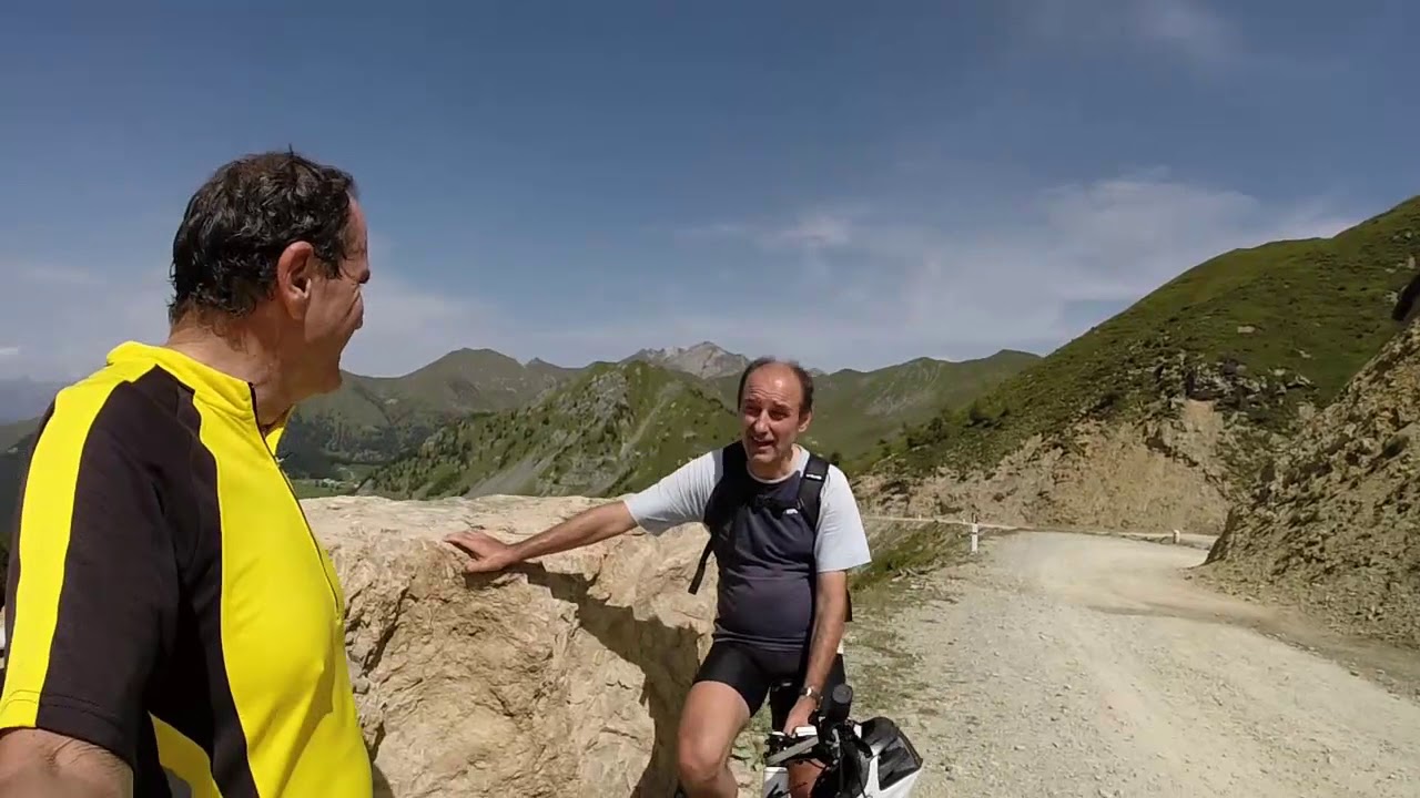 In bici da passo Crocedomini a passo Maniva, dalla Valcamonica alla Valtrompia.