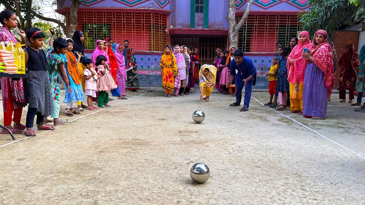 মার্বেলের নিশানায় ফিরে এলো শৈশব, গ্রামের আপাদের পারফরম্যান্স দেখতে দর্শকদের ঢল!
