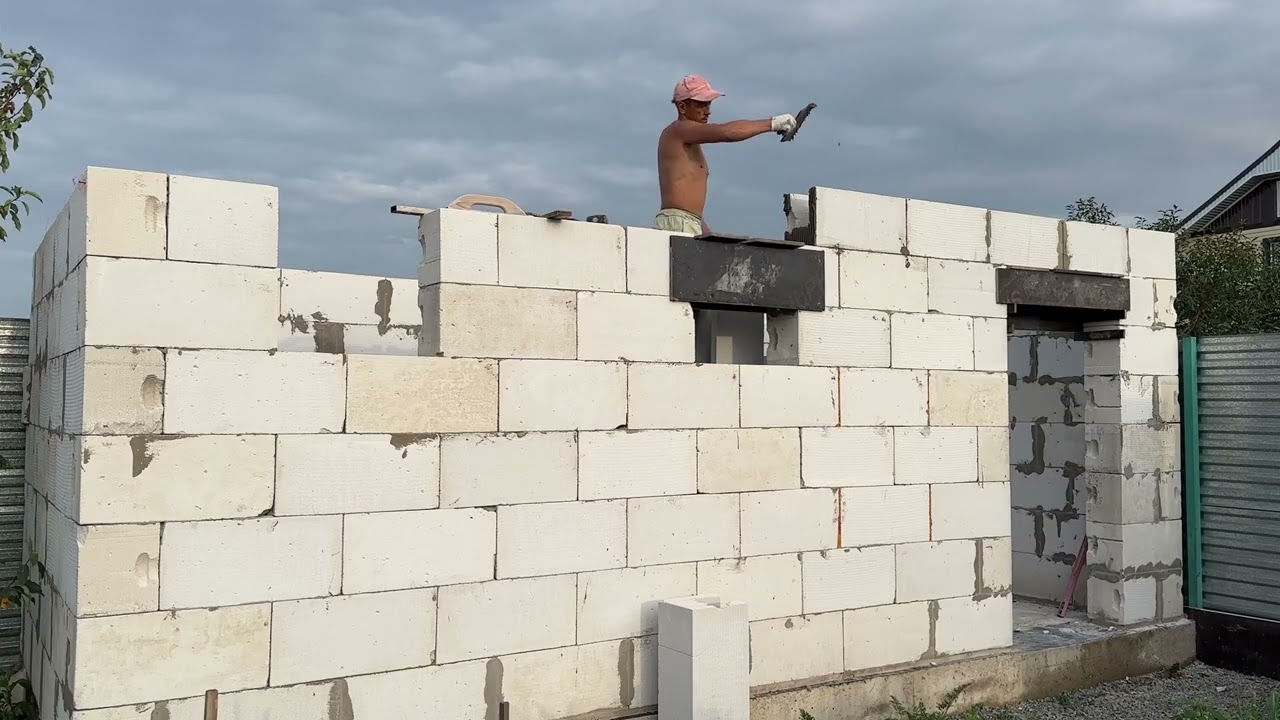 Небольшая баня из газоблока. Обзор (начало)