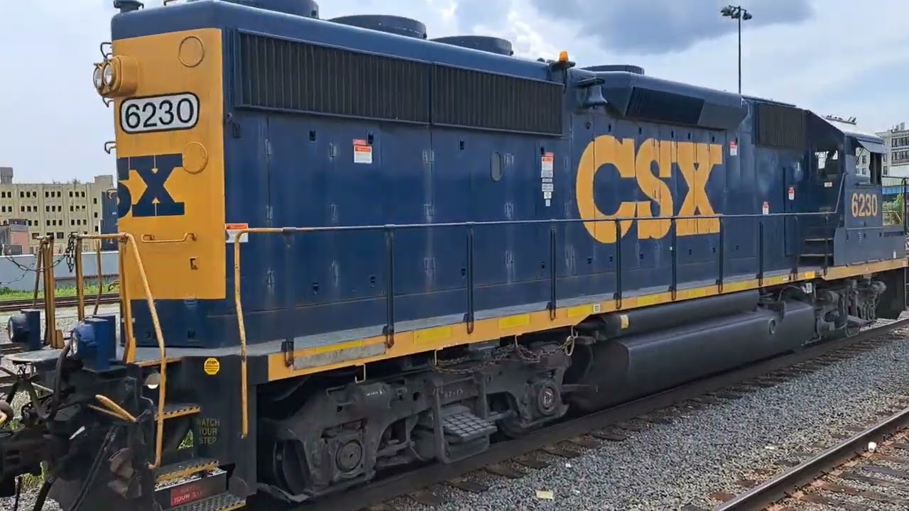 Train Watching - CSX GP40-2 Locomotives 