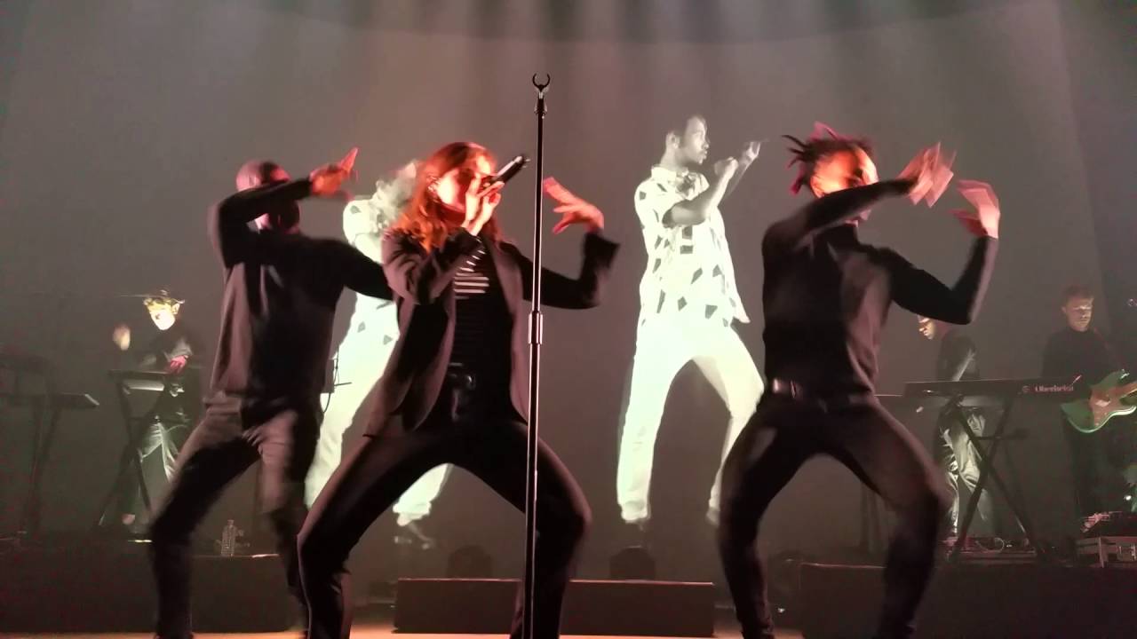 Christine and the Queens - starshipper et Half ladies - roundhouse 3 mai 2016 (1)