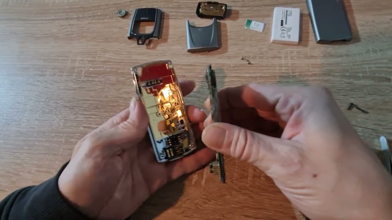 Nokia 8850 inside Disassembly Teardown