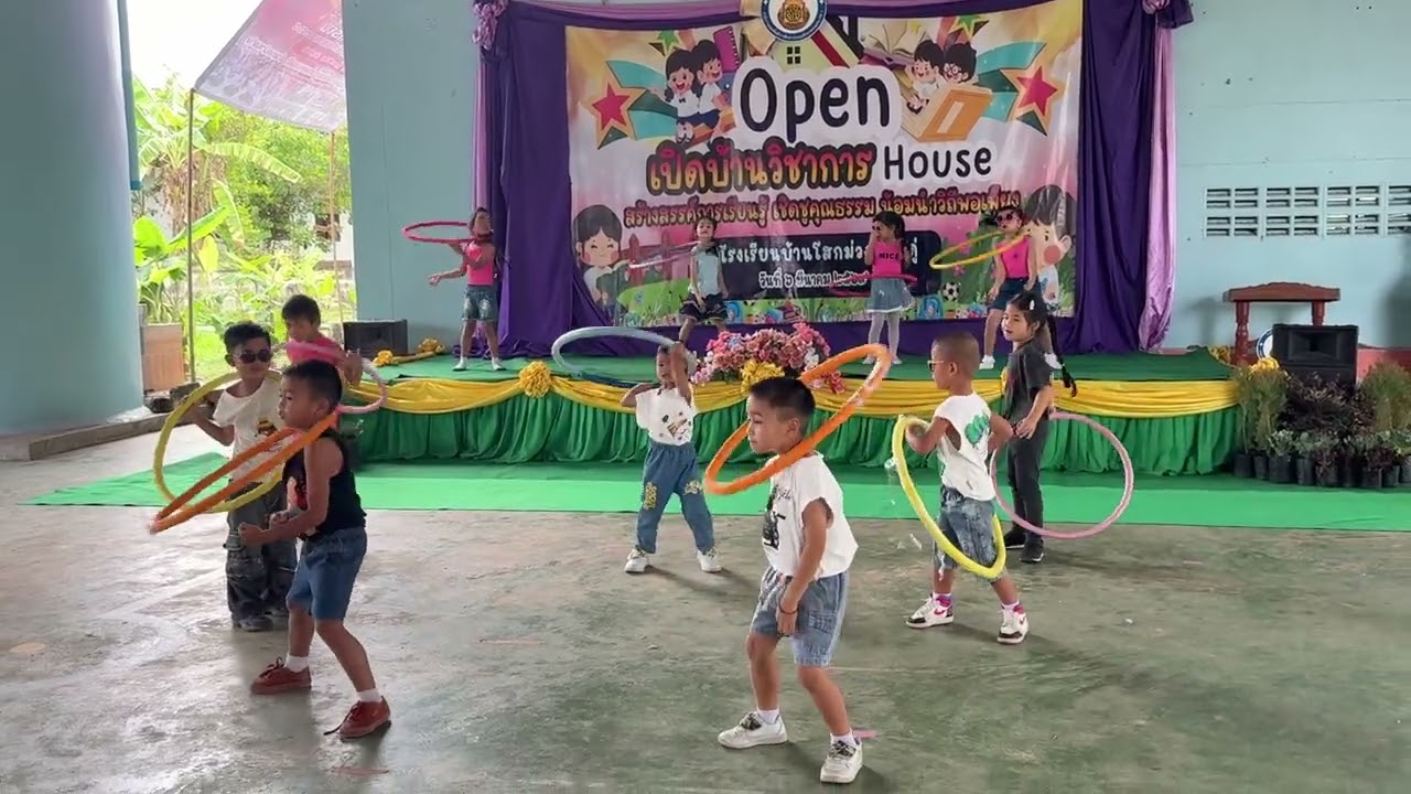 การแสดงฮูล่าฮูป…พิธีเปิดงานเปิดบ้านวิชาการ 