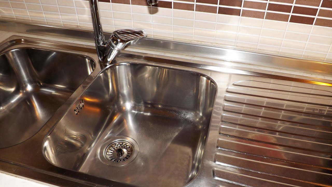 Come pulire il lavello in acciaio con prodotti naturali