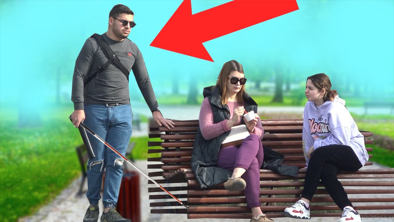 FAKE BLIND MAN PRANK !