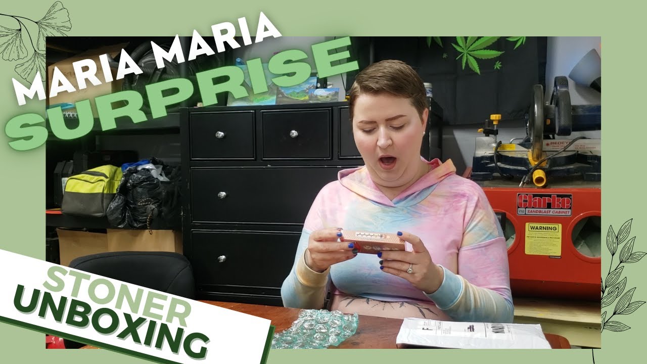 Stoner Unboxing - Maria Maria's Surprise - Glass Blunt * Stoned Marlee *