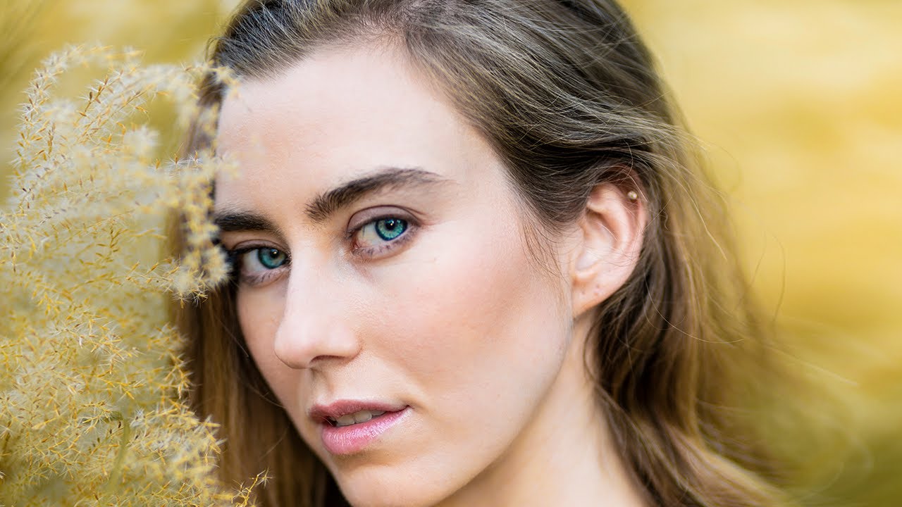 Portrait Photography Tutorial - The BEST Portrait Lens For Beginners