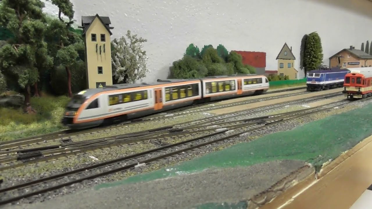 Modely TT-Vectron číslo 3 a Desiro Trilex