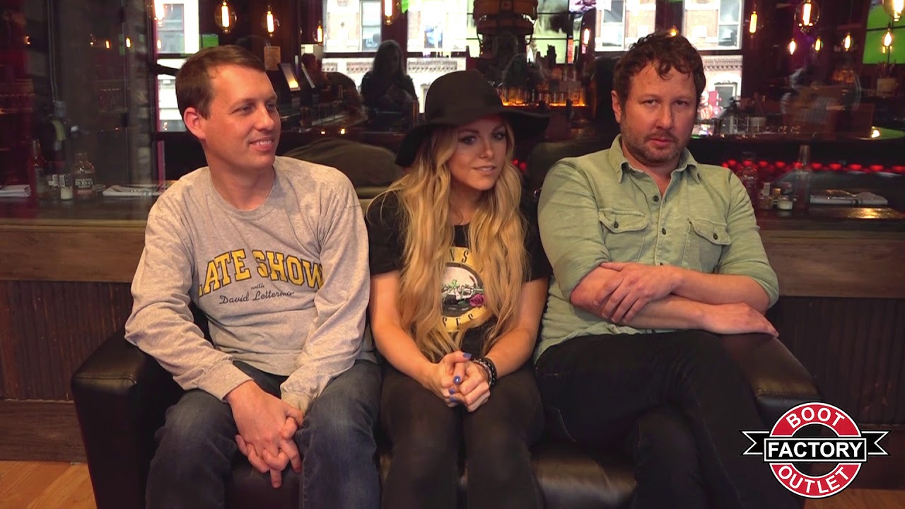 Tiny Couch Interview with Lindsay Ell