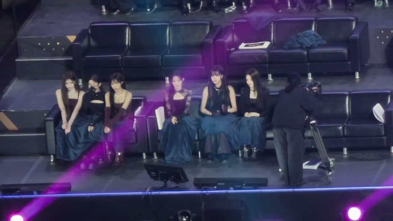 20260110 金唱片頒獎典禮 藝人舞台區 (13) izna&Jennie進場 ZEROBASEONE (제로베이스원) - 'In Bloom + CRUSH  + Feel the POP