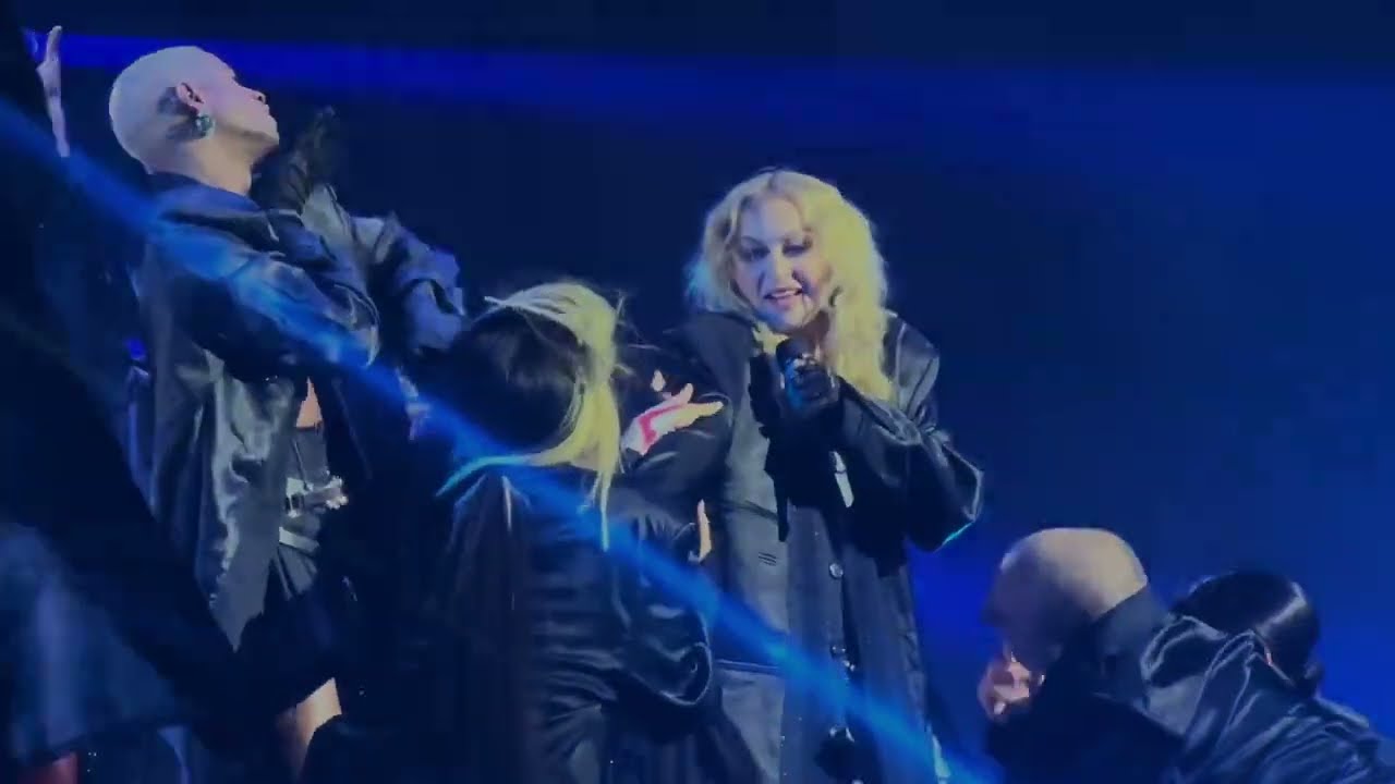 Madonna - Holiday (Celebration Tour) Sub Español