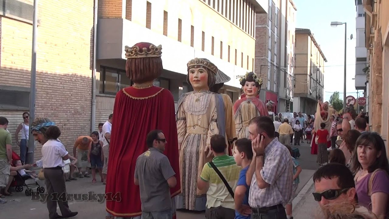 Desfile gigantes Perrinche - San Juan - Tudela 2011 clip 1/2