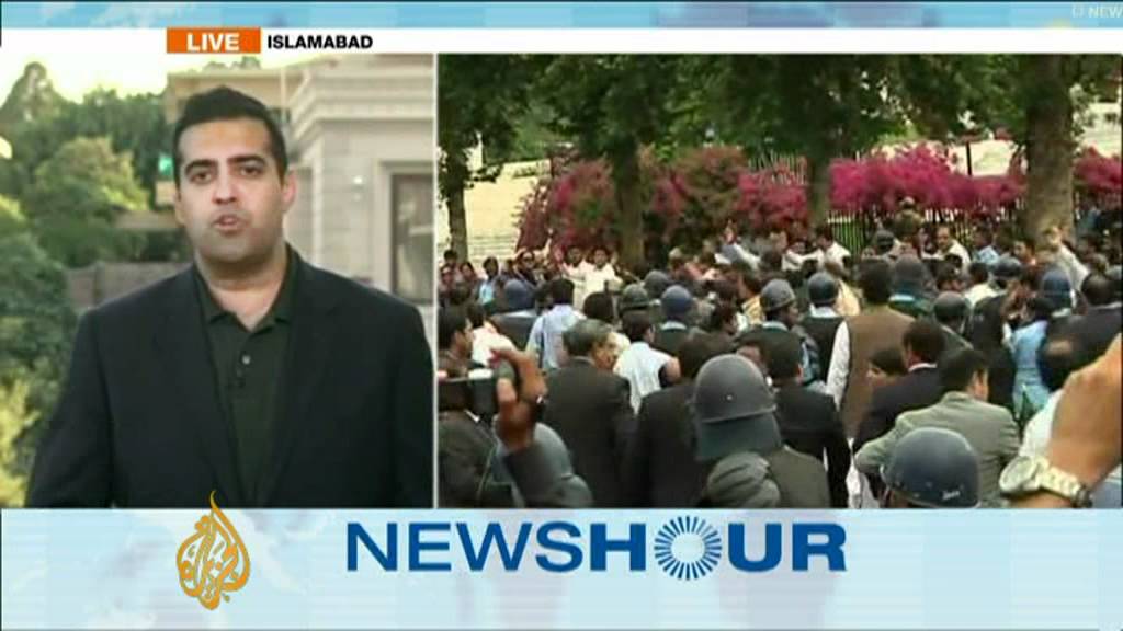 Pakistan supreme court pushes PM Gilani out of his job