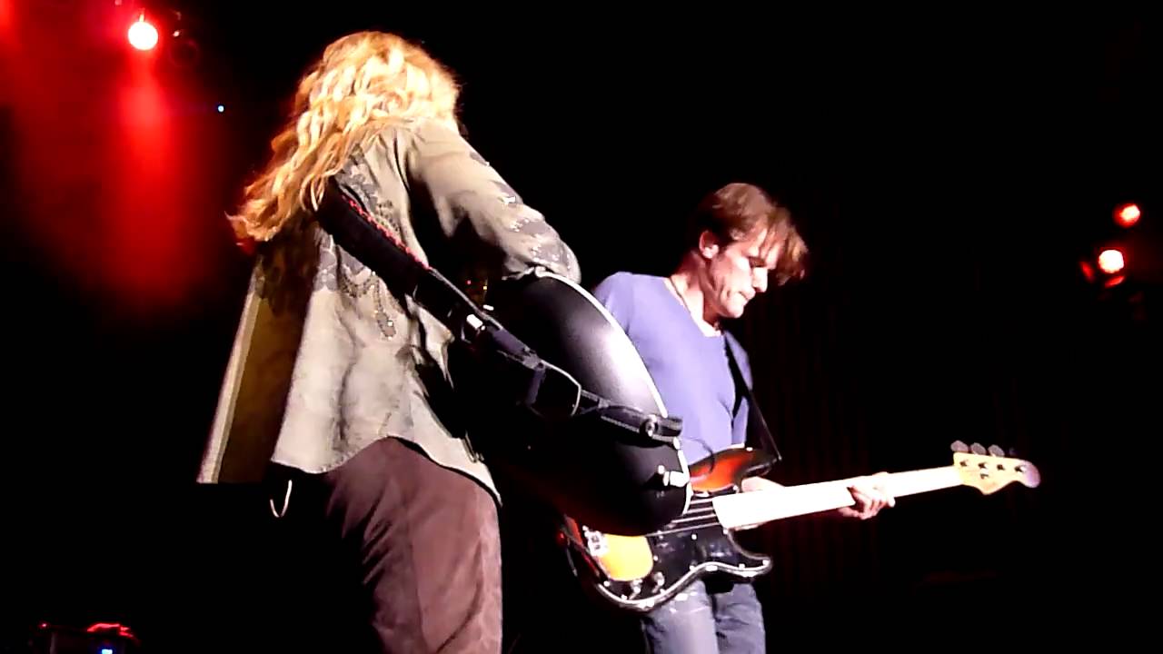 Melissa Etheridge and Brett Simons - Bass Fun! :)
