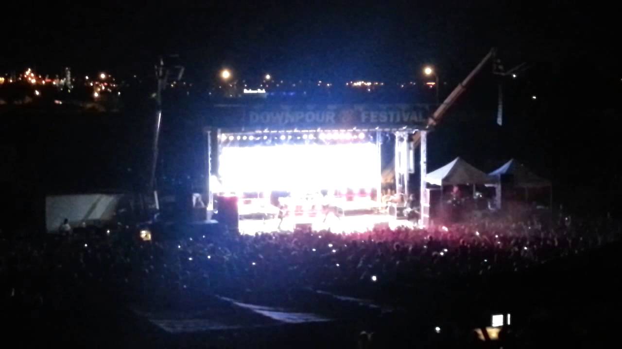 Rock band (SKILLET) live 2015