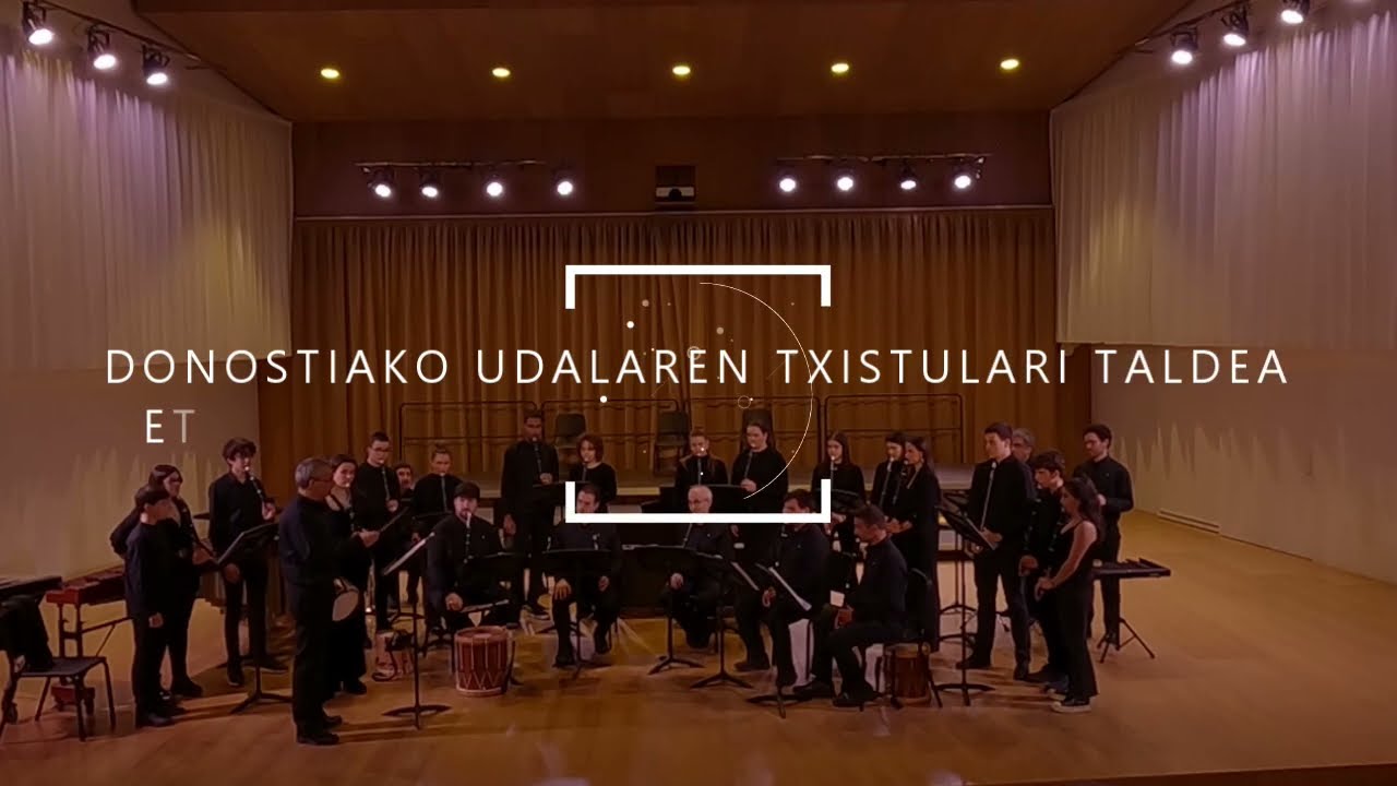 Txistu ikasleak Donostiako Udalaren Txistu Bandarekin 2025