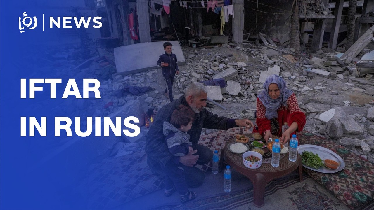 Gazans break fast amid rubble