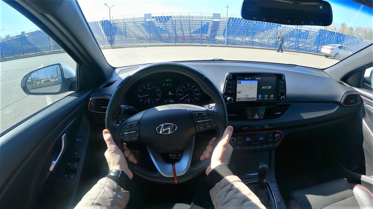 Hyundai Elantra GT 2017 года &mdash; тест-драйв от первого лица