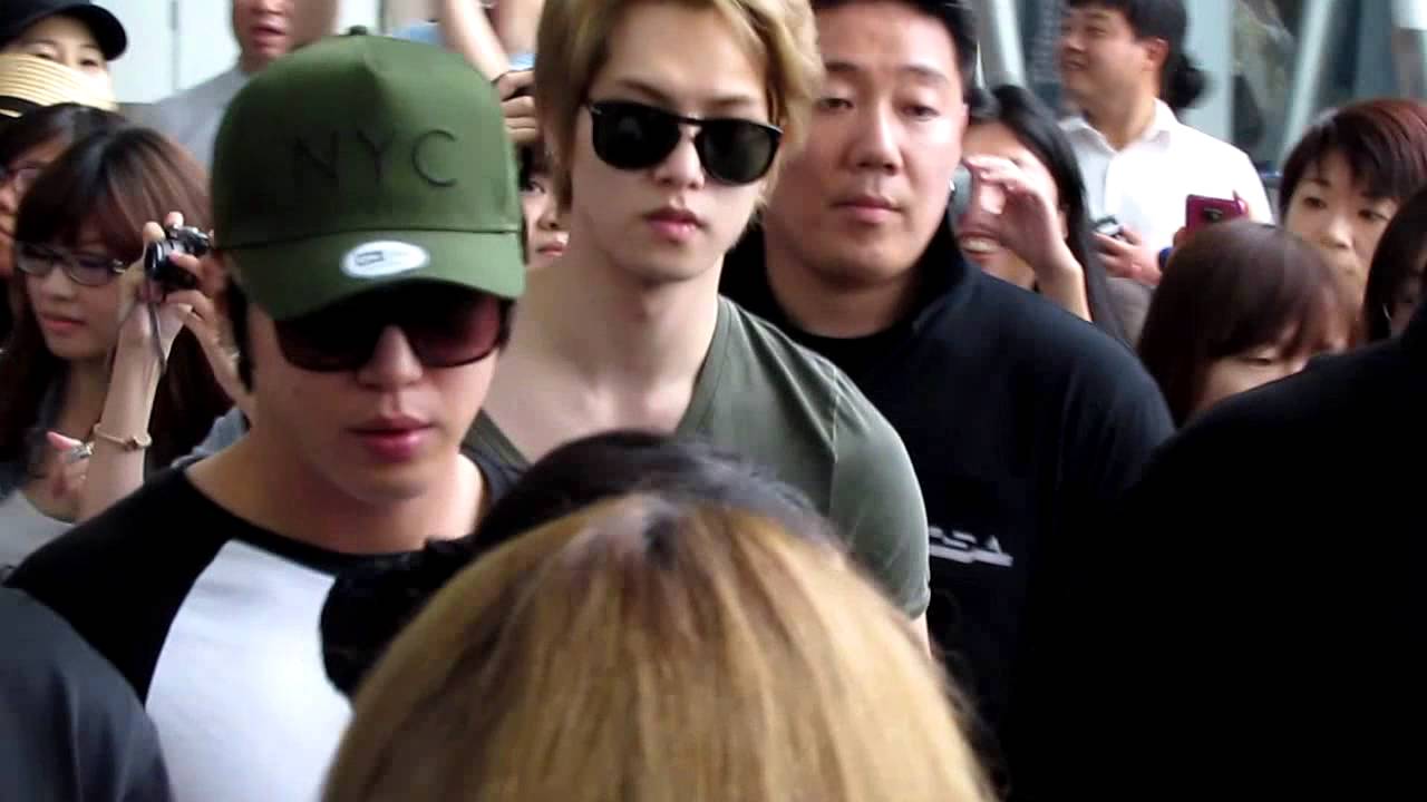 20130512-CNBLUE香港機場送機CNBLUE IN HK Airport