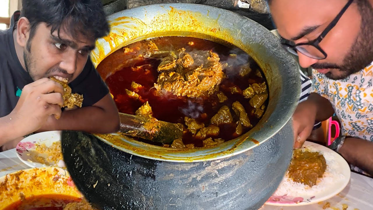 Eating Lunch(Rice & Spicy Meat Curry, Chui Jhal) With Friends at Patkelghata Hujurer Hotel