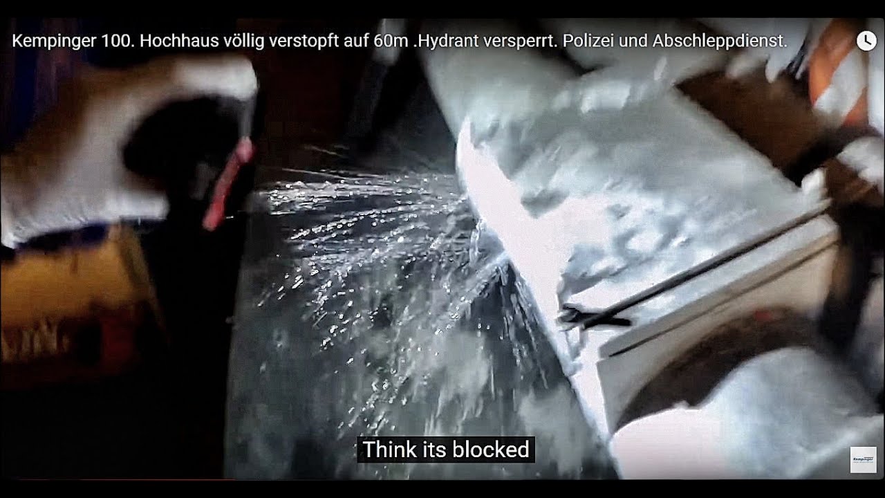 Kempinger 100. Hochhaus völlig verstopft auf 60m .Hydrant versperrt. Polizei und Abschleppdienst.