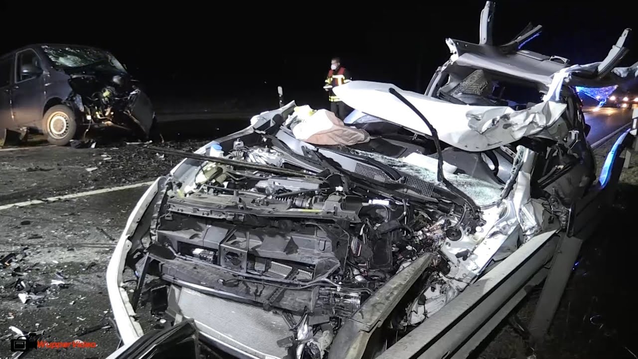 Frontalcrash in Hennef - länderübergreifende Rettungsarbeiten von Polizei und Feuerwehr | 03.03.2021