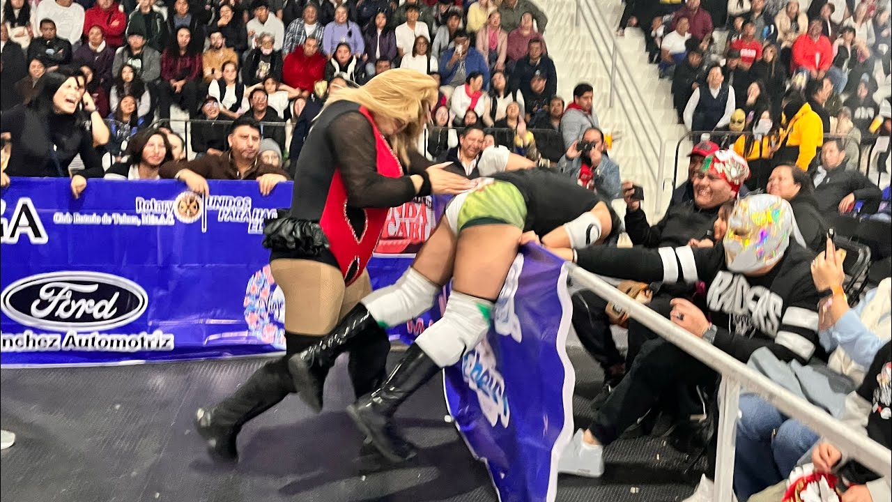 Miss Gaviota Vs Centella Salazar lucha de cabelleras en el Gimnasio Agustín Millán de Toluca