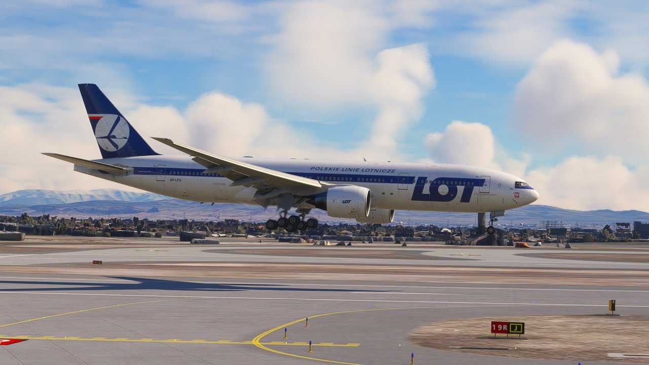 AMAZING PILOT SKILL ✈️ LOT Boeing 777 Landing at Las Vegas Airport