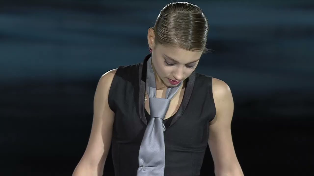 Aliona Kostornaia / Алена Косторная - Never Tear Us Apart EX (GPF 2019)