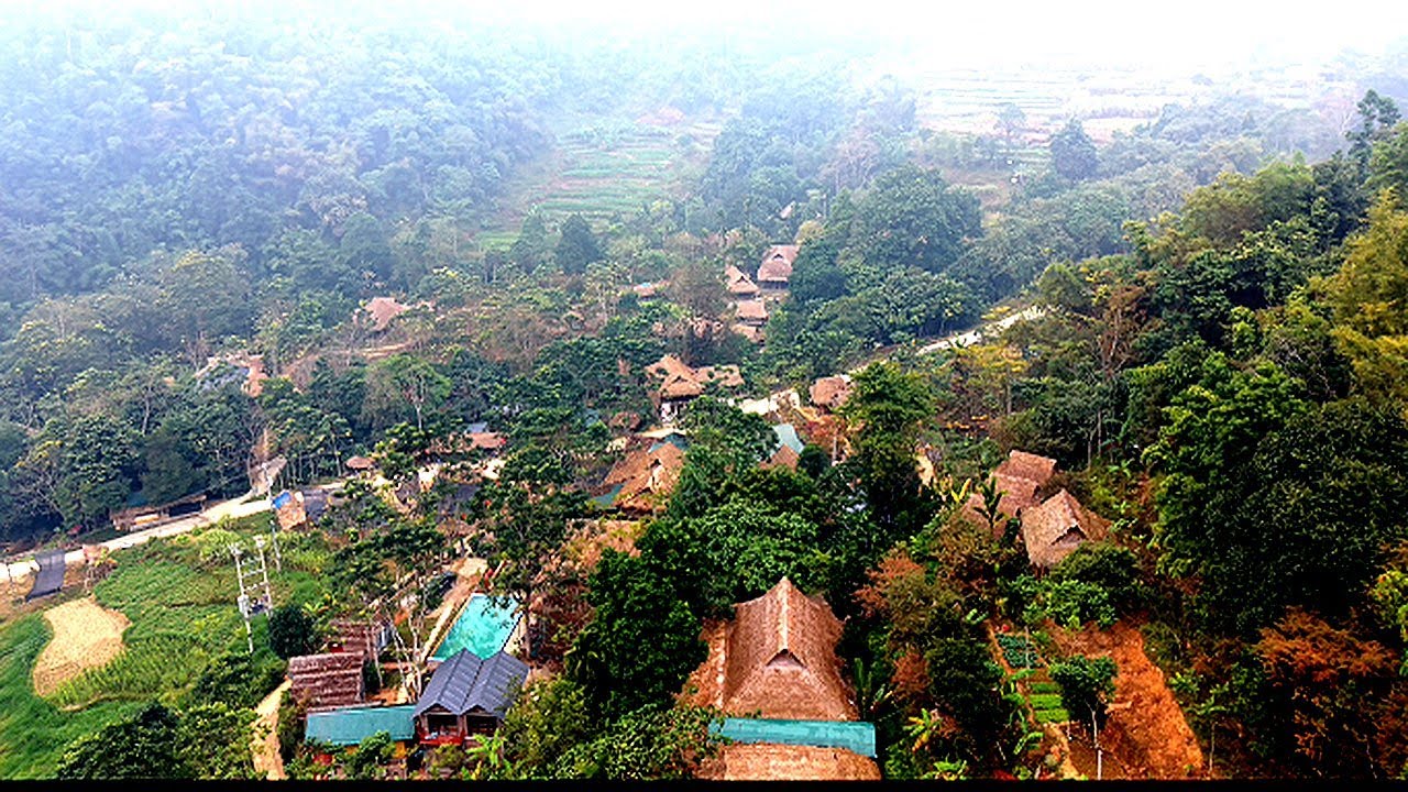 Walking Through a 200-Year-Old Village | Daily Life in the Mountains