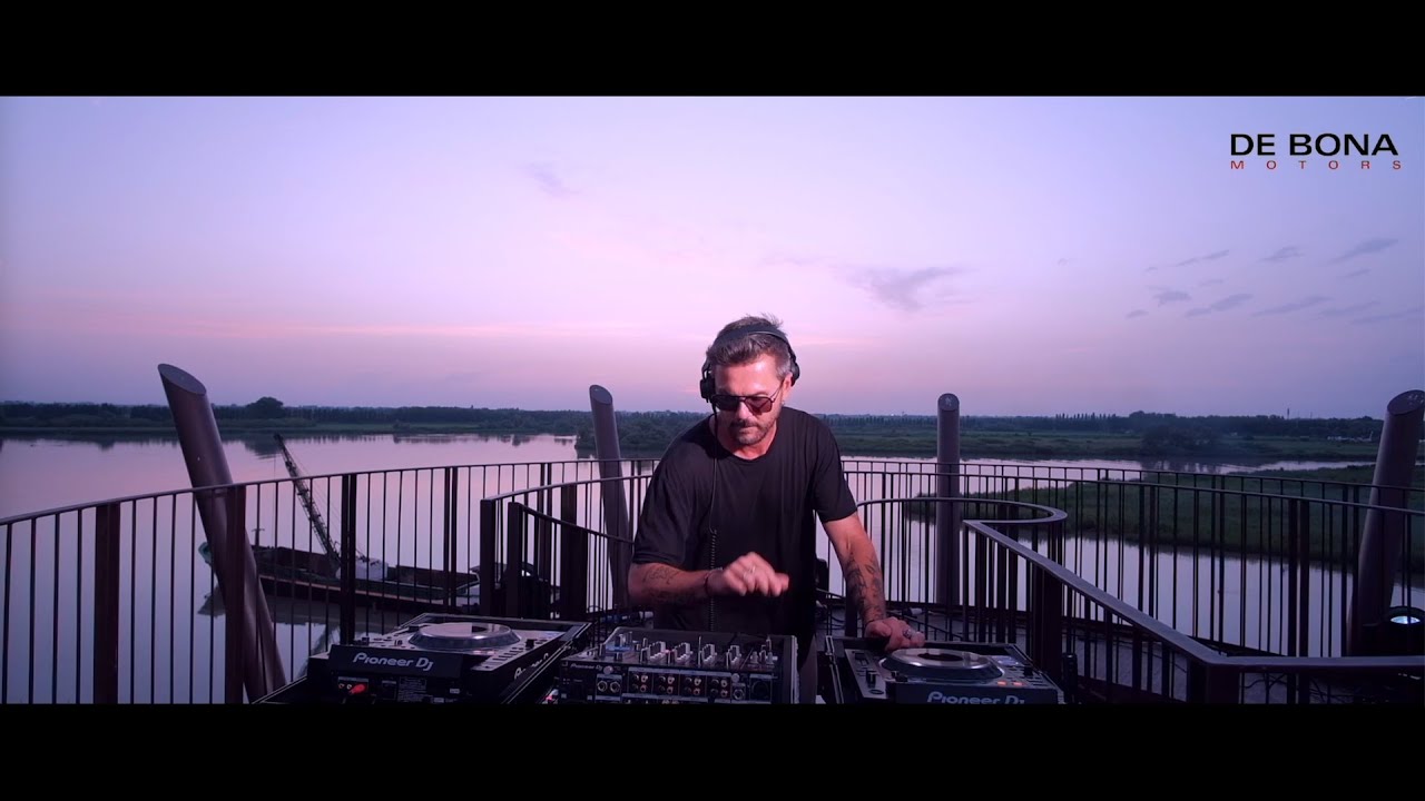 Tommy Vee presenta Volkswagen ID.4 - live from Torre Panoramica Foce dell'Adige