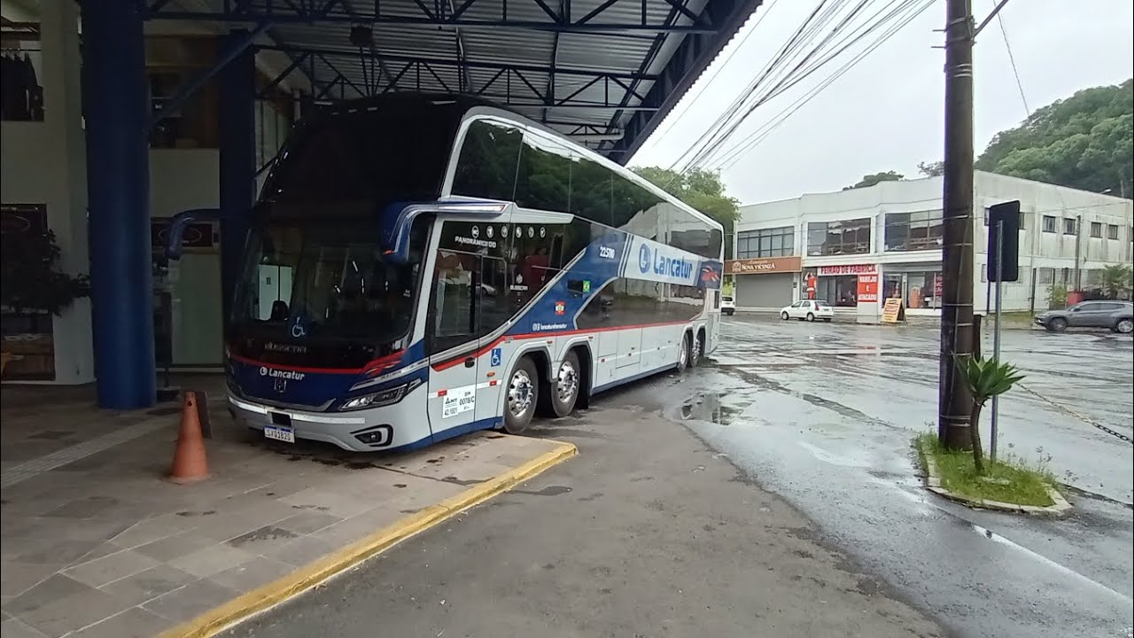 Movimento na Rodoviária de Farroupilha ( NB1 da Lancatur marcando Presença)