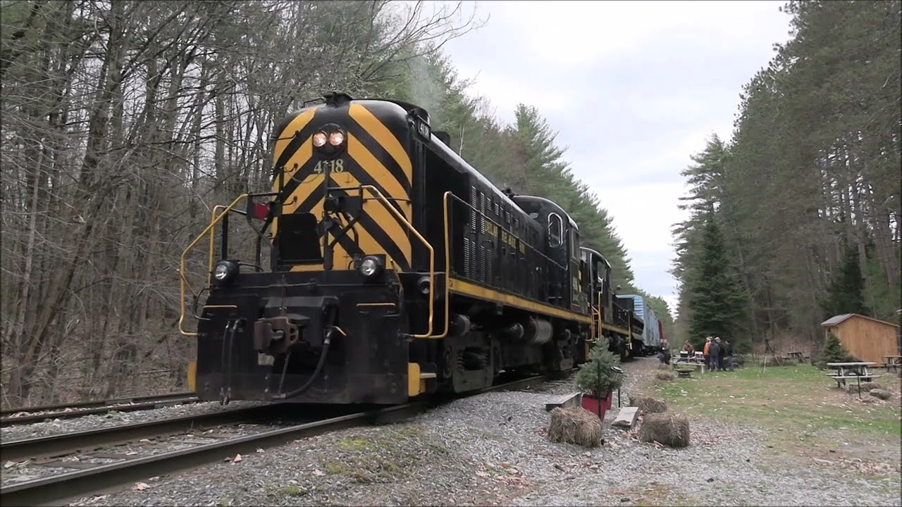 Alco RS3's gravity drop switch freight train and caboose! Saratoga, Corinth, & Hudson - 4/27/2025
